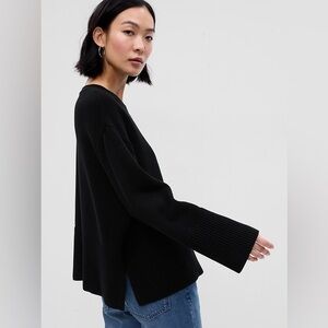 Gap 24/7 split hem sweater black
